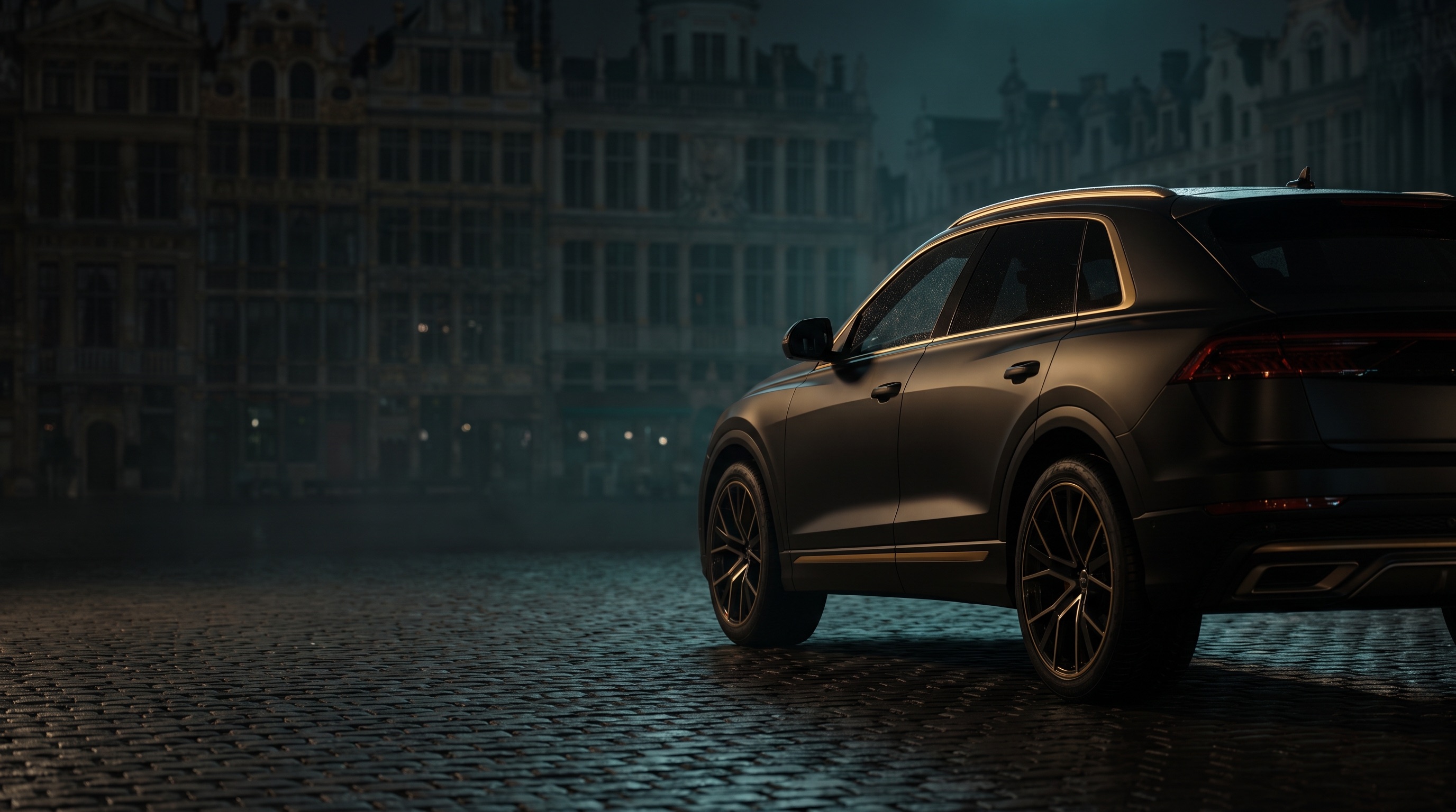 Coche premium importado de Bélgica, fotografiado de noche frente a arquitectura clásica europea